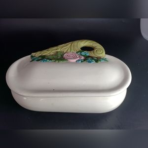 1977 Vintage Byron Mold Lidded Ceramic Vanity Dish